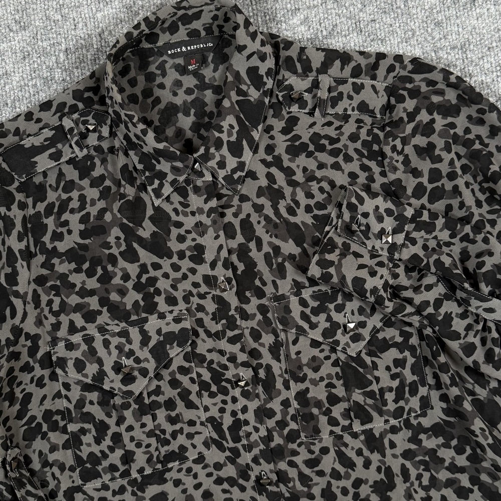Rock‎ & Republic Shirt Womens Medium Gray Black Animal Print Sheer Stud Pockets